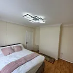 Cosy Camden 3 Bed - Sleeps 6